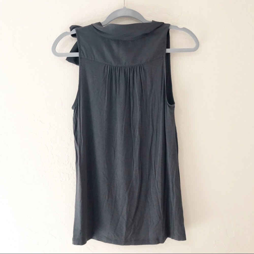 Banana Republic Grey sleeveless blouse - Picture 2 of 3